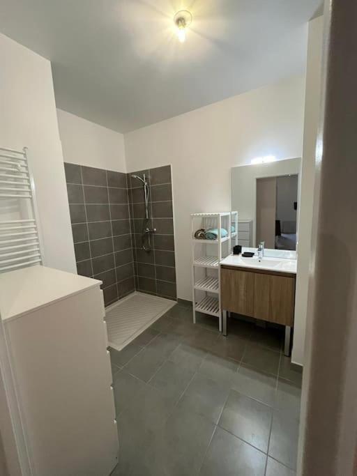 Apartment Cozy Pour 4 Avec Terrasse A 20 Minutes De Paris